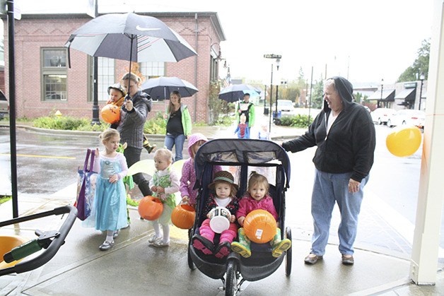 Treat Harvest is annual candy-getting tradition in downtown Snoqualmie | Photos