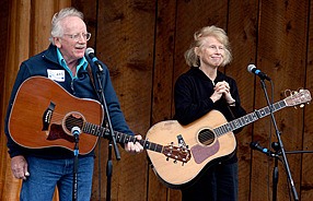 Folk duo Reilly and Maloney play in North Bend this weekend.