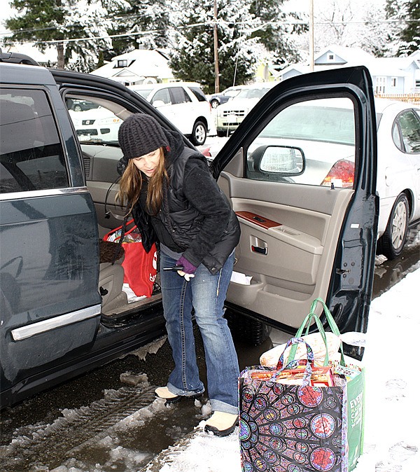 Jeanne Fowler of Snoqualmie loads groceries into her Jeep Cherokee