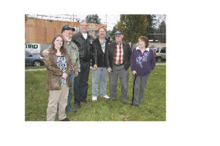 Members of the Snoqualmie Valley Veterans Memorial Committee