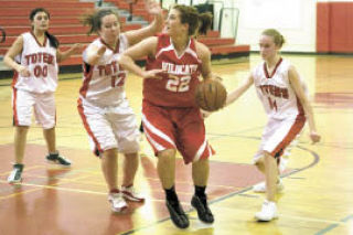 Mount Si’s Caitie Richards looks for a shot through the Totems defense.