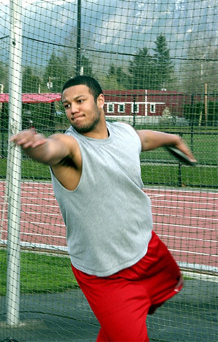 Aaron Moetului fires off a discus in the Mount Si practice pit. He is expected to help power the boys effort this spring.