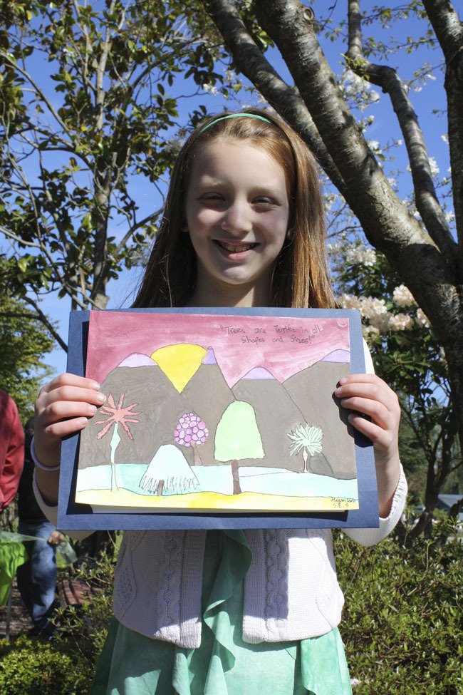 Photo | Snoqualmie student paints for the trees