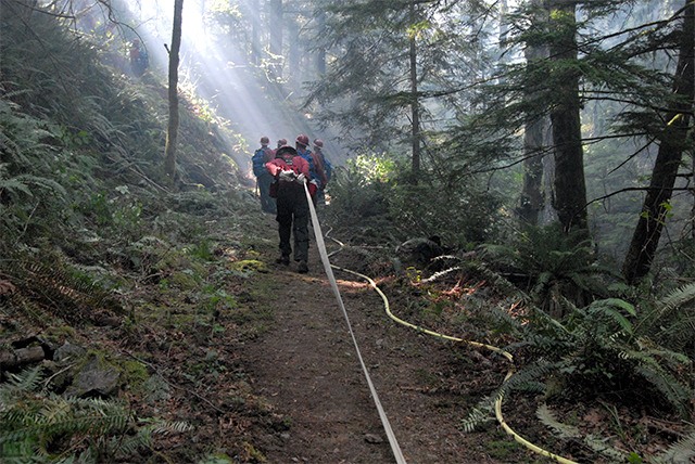 Eyewitness on the fire line: DNR, EFR, prison crews attack Mount Si's '444 Fire'