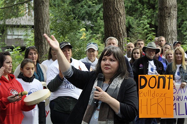 Lois Sweet Dorman gives a passionate speech to all the supporters of the Save the Snoqualmie Falls rally.