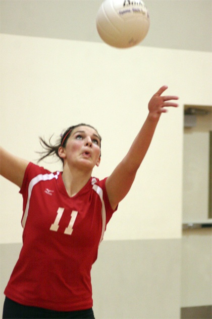 Mount Si’s Sarah MacDonald delivers a serve during play Tuesday