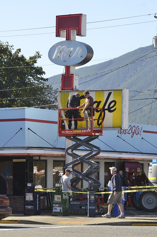 Workers at Twede’s Café spent a morning last week remodeling the exterior of the North Bend restaurant to once again look like the iconic Double R Diner of the “Twin Peaks” TV series.