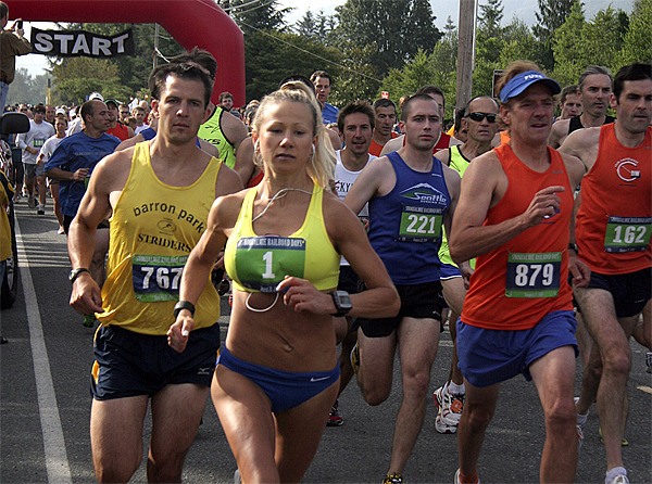 Lead runners start the 2010 Railroad Days run in downtown Snoqualmie