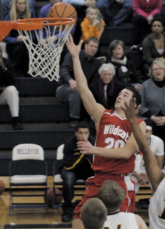 Mount Si’s Dallas Smith drives to the basket during a game at Bellevue on Tuesday