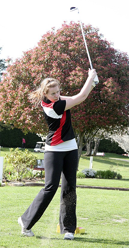 Mount Si’s Genna Magnan tees on Mount Si Golf Course’s fourth hole during play Thursday