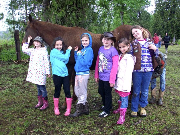 Brownie Scouts share love of animals, earn badges at Snoqualmie's Rancho Laguna