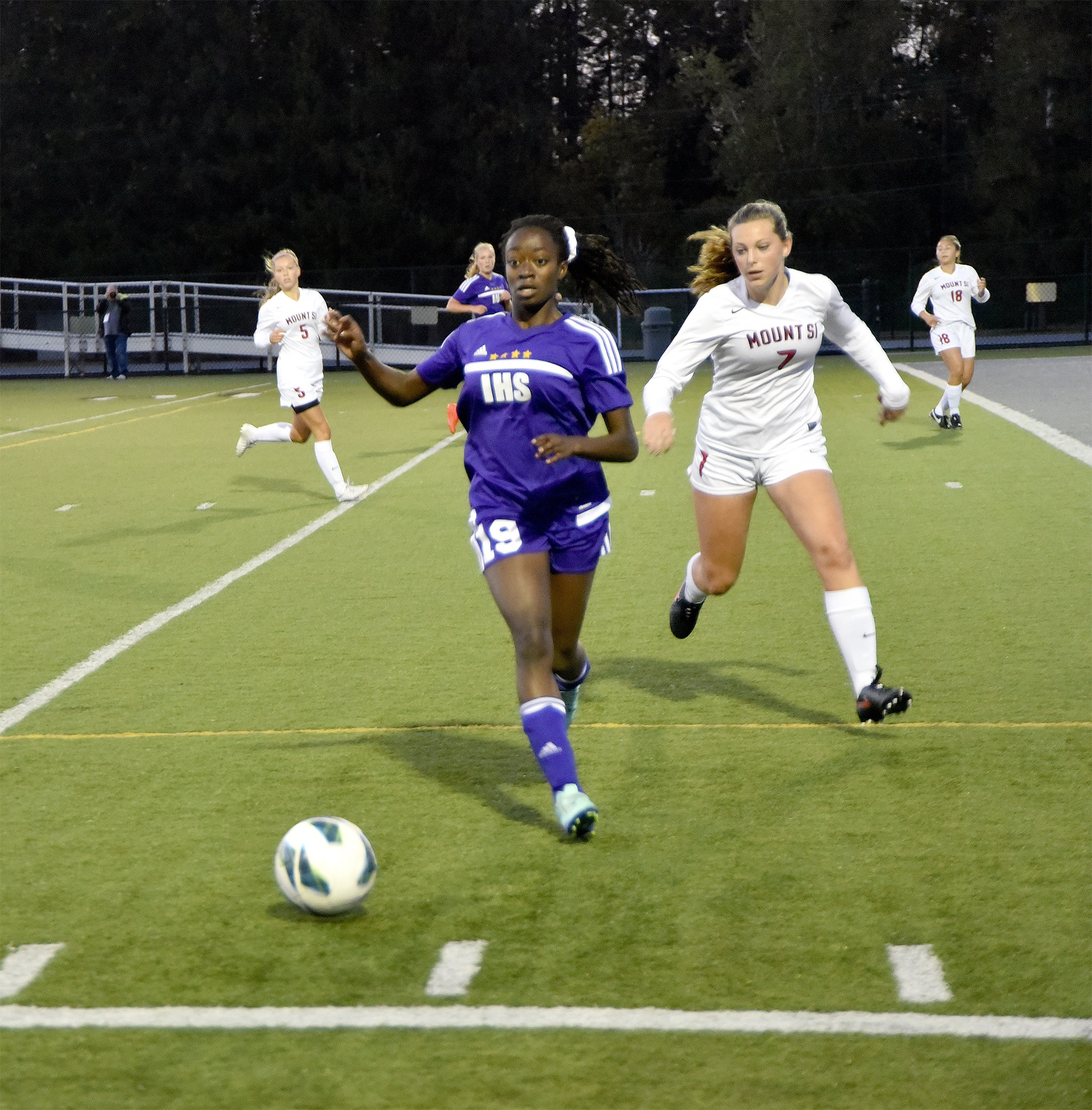 Issaquah’s Siarfo Abekah and Mount Si’s Olivia Henning run down a loose ball in the Wildcats’ Sept. 8 home soccer game.Carol Ladwig/Staff Photo
