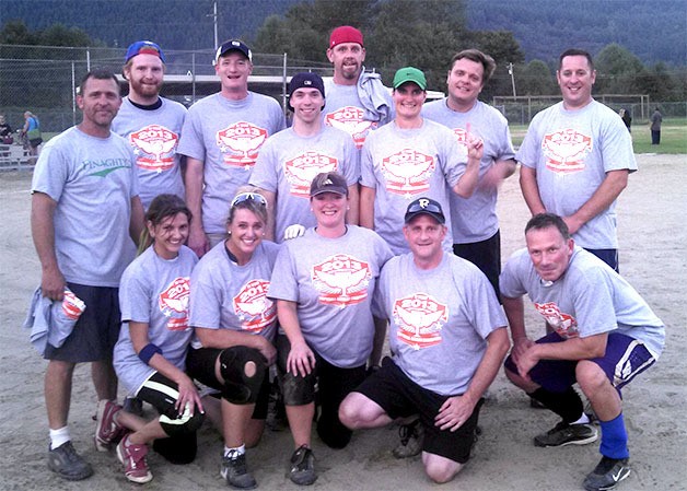 Finaghty’s pub team crushes competition in Si View co-ed softball league