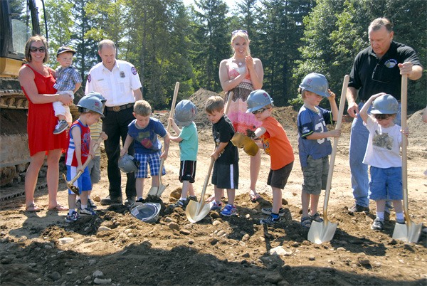 Students of Mount Si Montessori Preschool dig in at a Wednesday