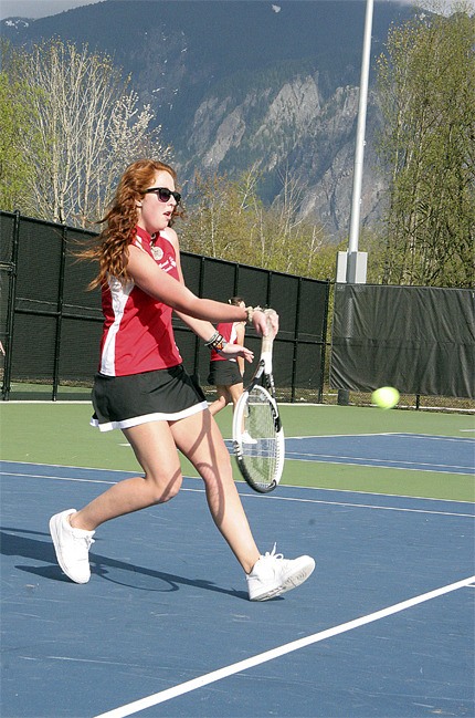 Mount Si’s Bailey Barnard parries a serve from Sammamish’s Melanie Patterson in play at home Thursday