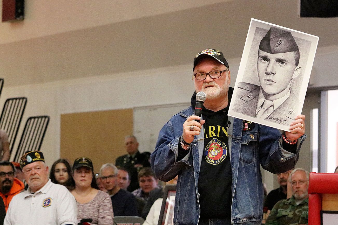 Washington veteran and artist shares his story at Snoqualmie Valley schools’ Veterans Day assemblies