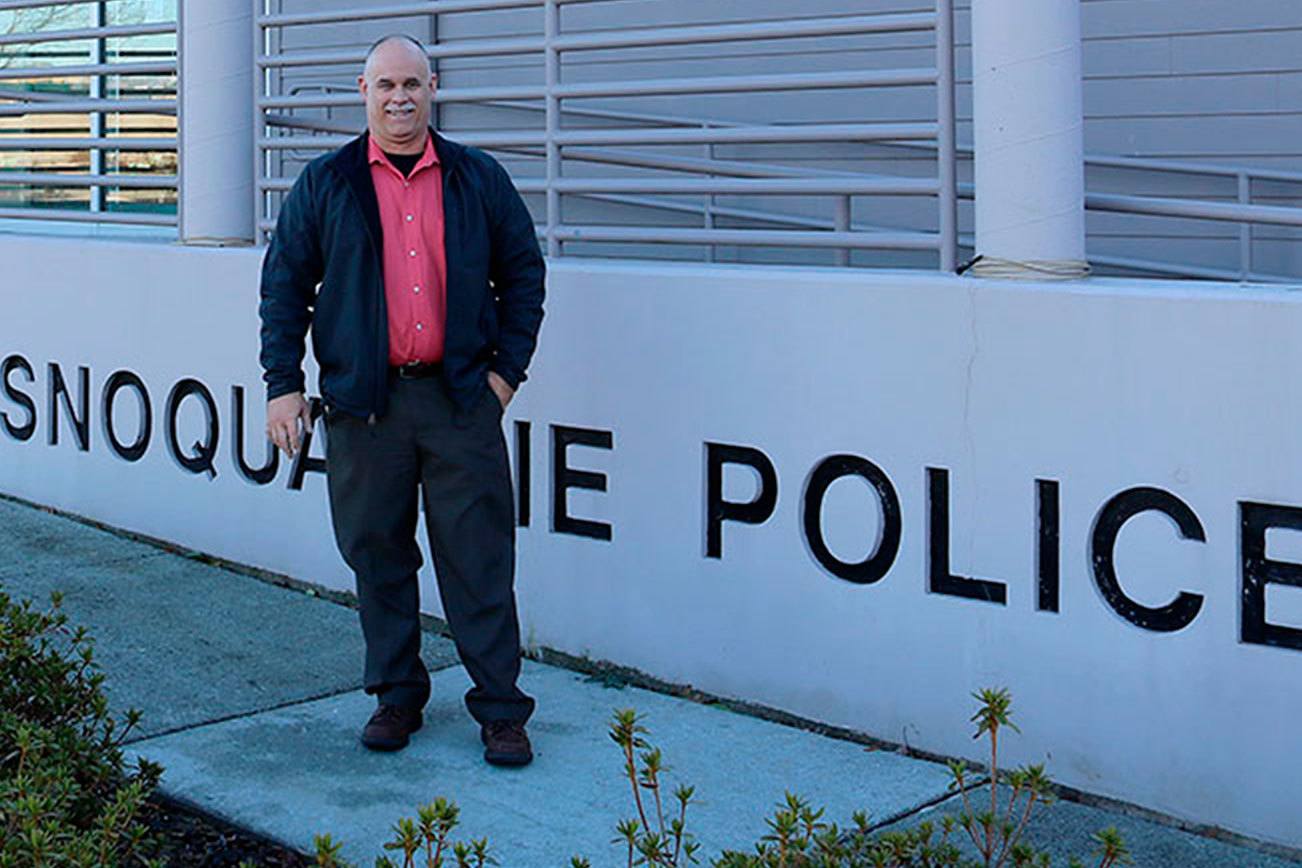 Snoqualmie’s new police chief officially checks in; Perry Phipps sworn into office Jan. 10