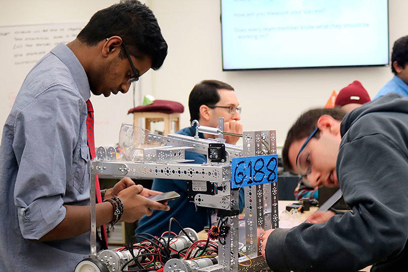 Mount Si Robotics team qualifies for state; wins Connect Award