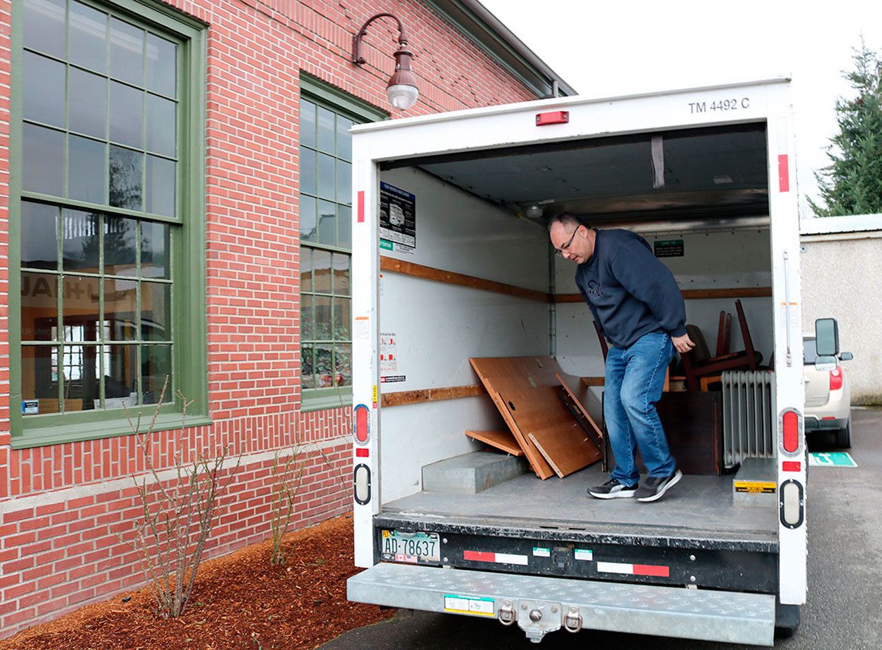 Snoqualmie Valley Chamber of Commerce board member Earl Bell helps load a moving truck with office items as the organization emptied out of its leased building on River Street Jan. 30.                                Evan Pappas/Staff Photo