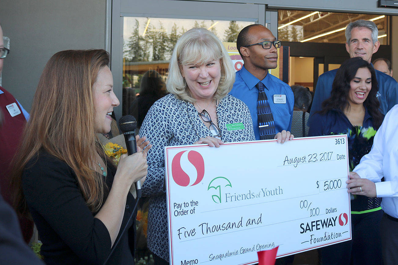 Snoqualmie Ridge Safeway celebrates grand opening Wednesday; gives back to local nonprofits
