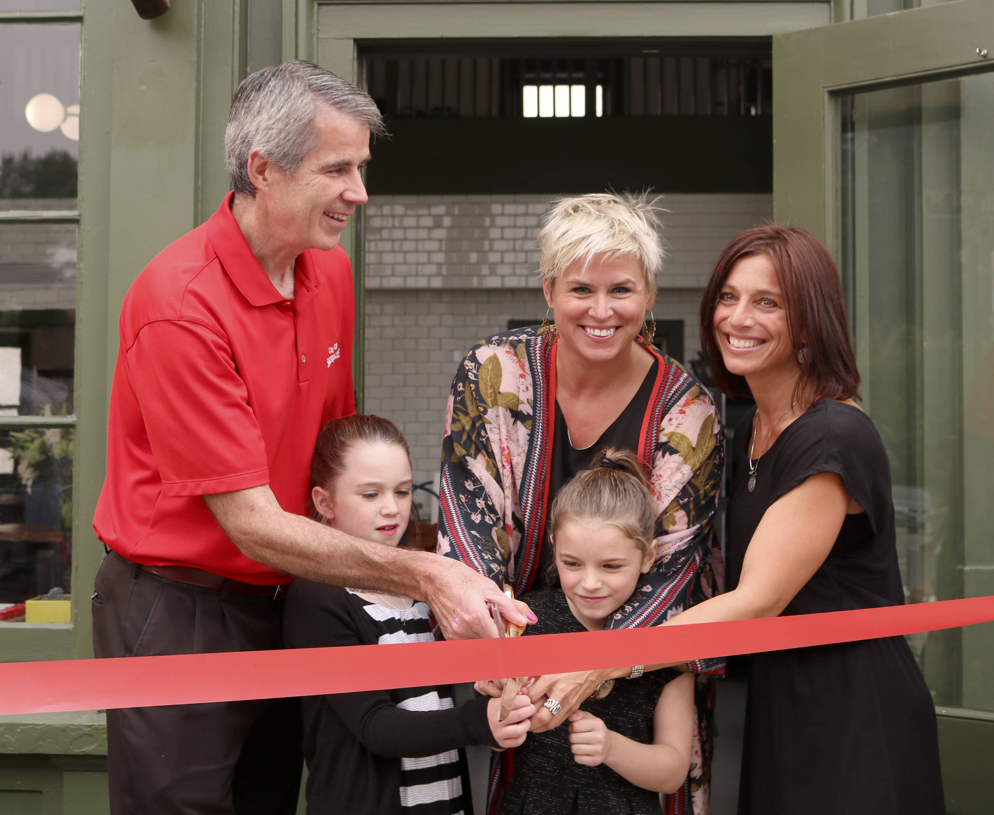 Evan Pappas/Staff Photo                                Heirloom Cookshop held its official ribbon cutting Sept. 5. From left, Snoqualmie Mayor Matt Larson, Ryanne Schumacher, Finely Schumacher, Kristen Schumacher, Snoqualmie Valley Chamber of Commerce Member Services Manager Monica Lynne.