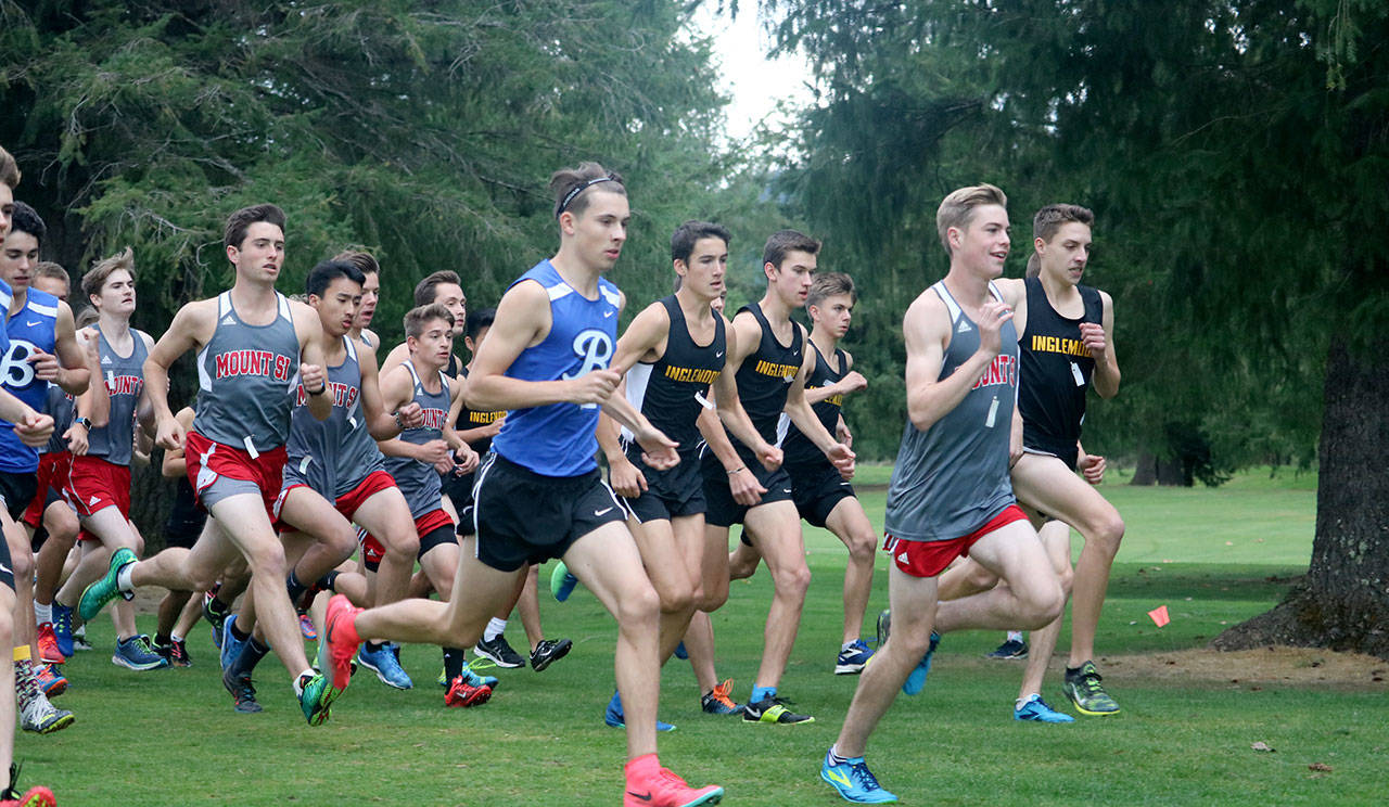 The top runners from Mount Si, Bothell and Inglemoor take the lead early on in the race. (Evan Pappas/Staff Photo)