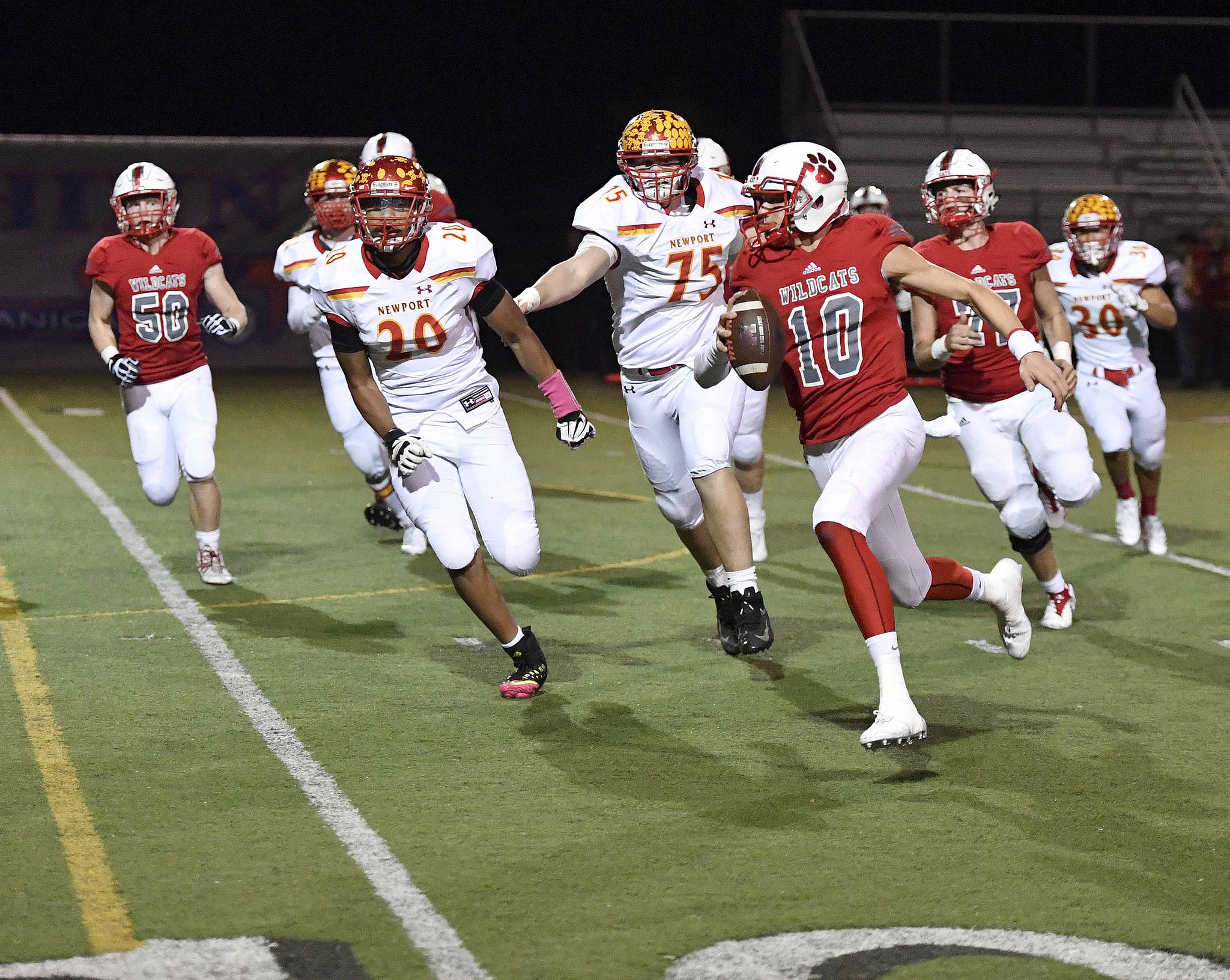 Cale Millen makes a big run during Mount Si&rsquo;s last regular season game against Newport on Oct. 27. (Photo courtesy of Calder Productions)
