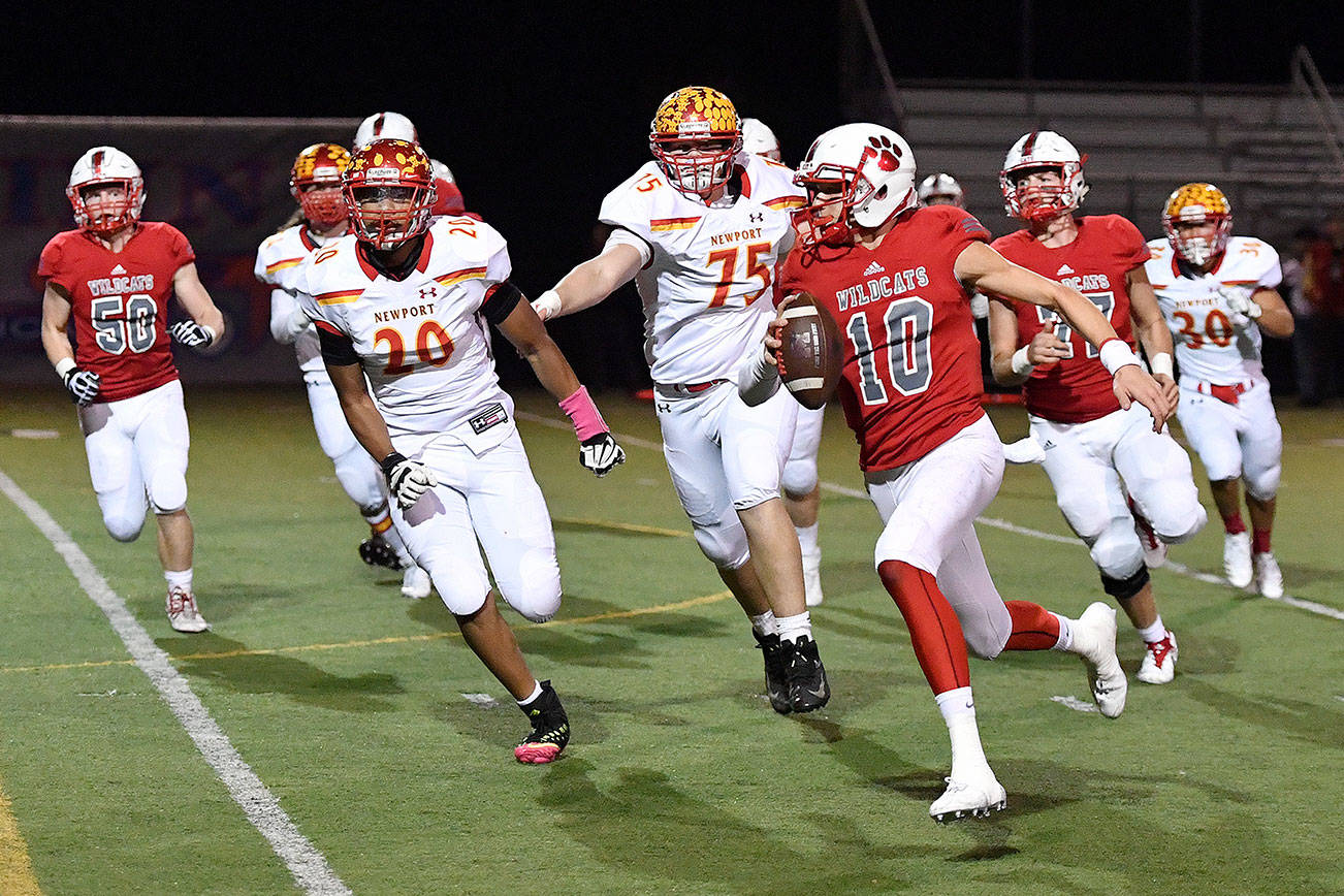 Mount Si’s football team heads to playoffs; wins last home game over Newport Friday
