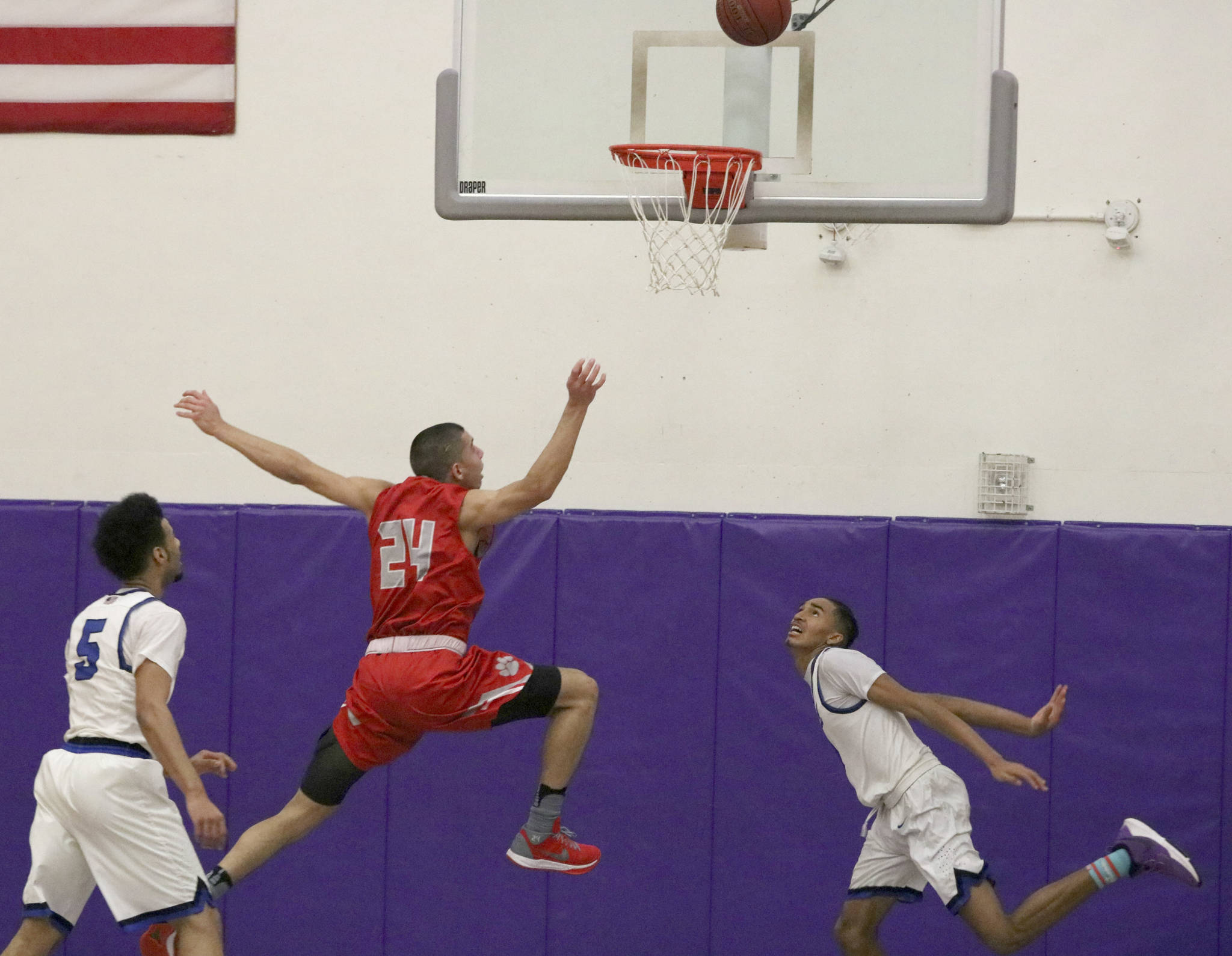 Bothells Cameron Tyson, left, and DaVicious Wilson flank Mount Sis Bijon Sidhu. (Andy Nystrom/Staff Photo)