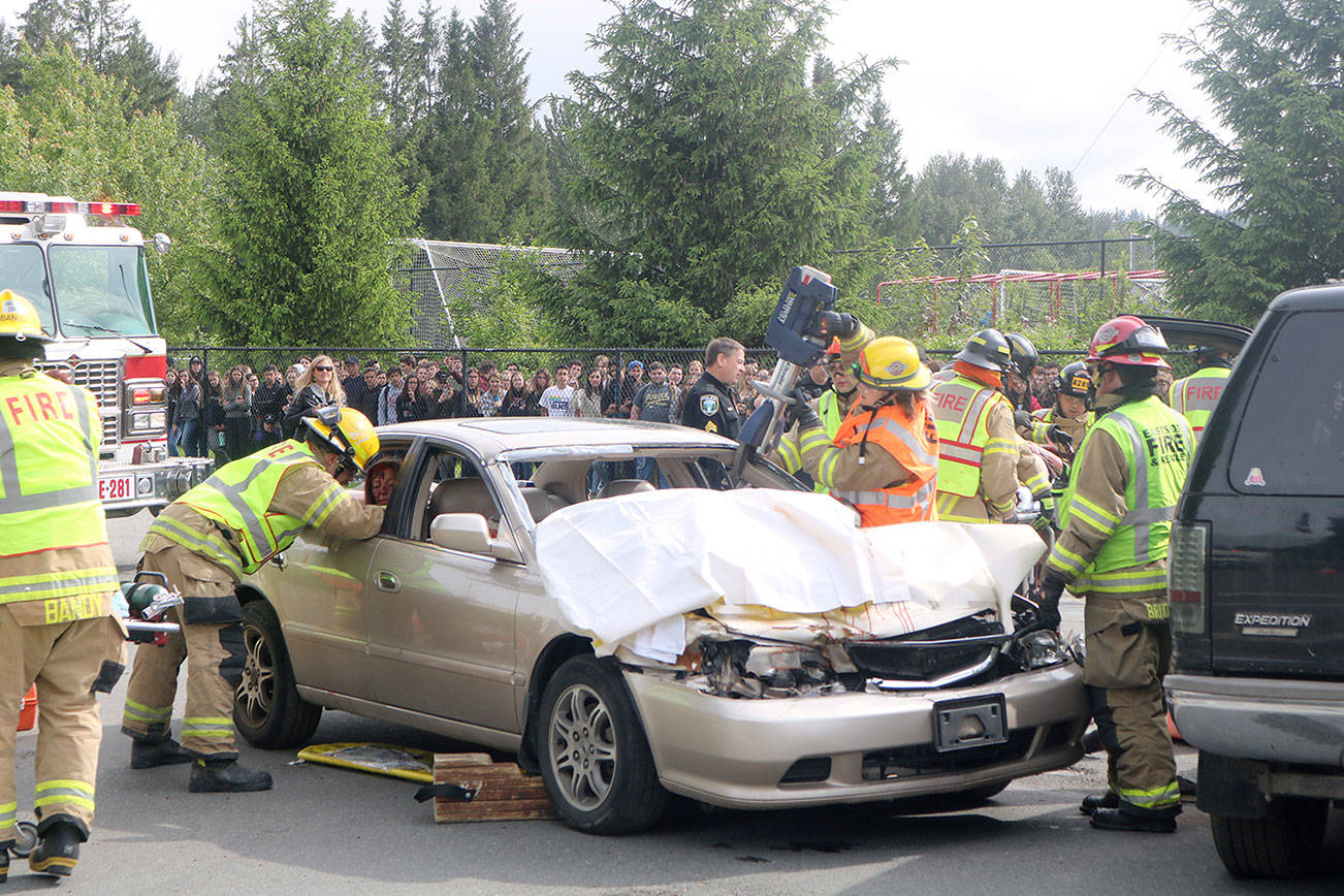 Mock car crash educates Mount Si students on impacts of drunk driving