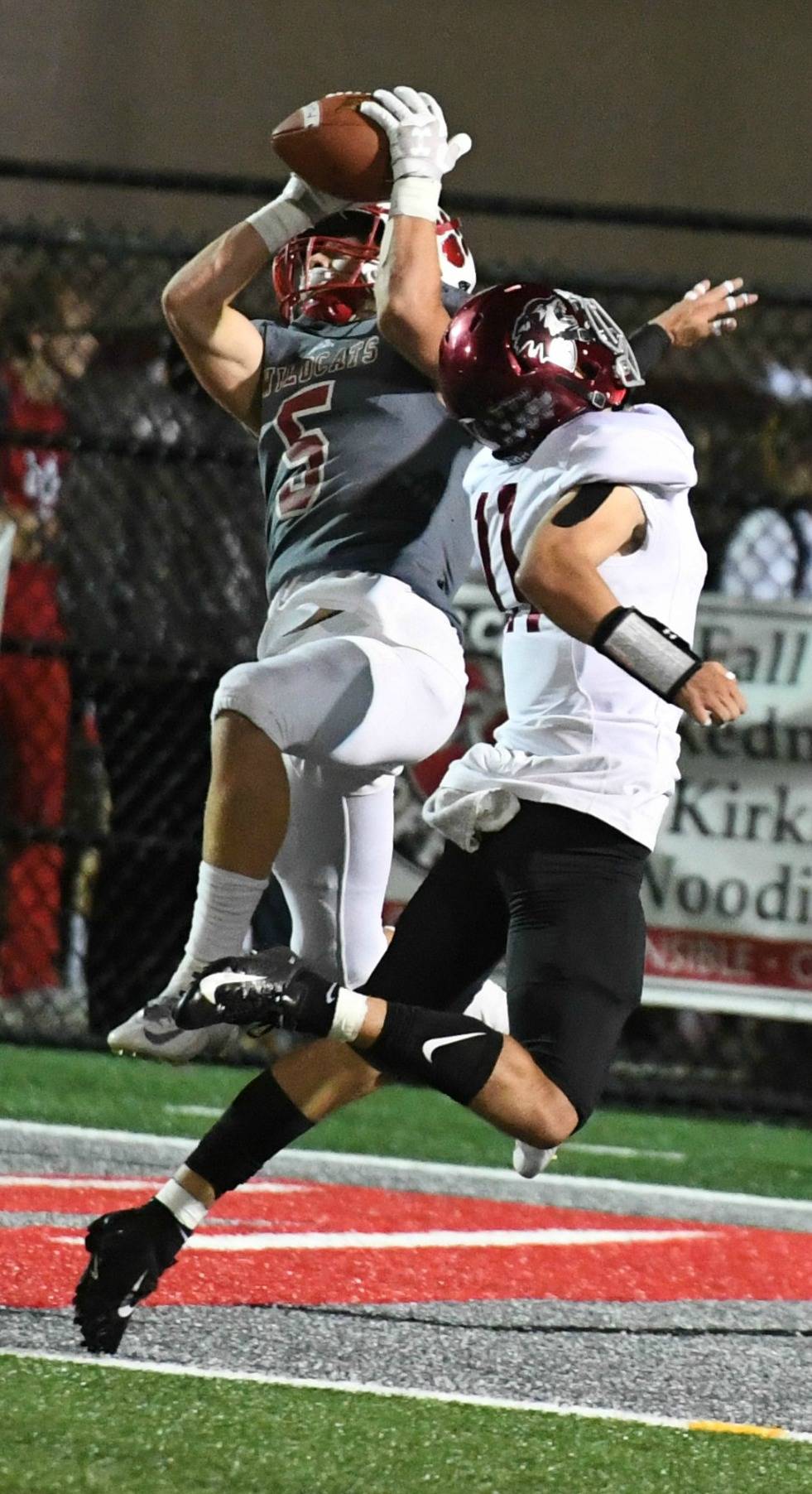 Mount Si’s Colby Botten hauls in a touchdown pass on Friday night. Photo courtesy of Calder Productions