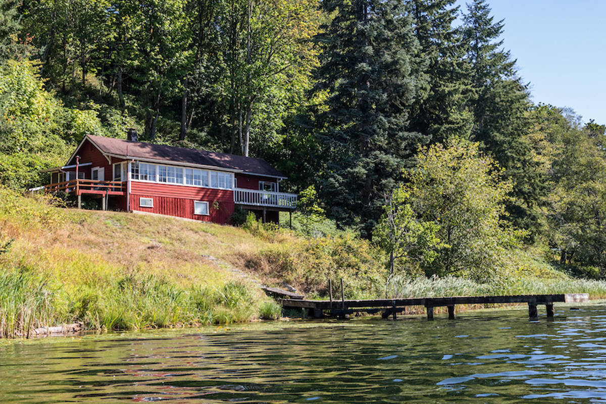 Sky’s the limit with this lakefront getaway property