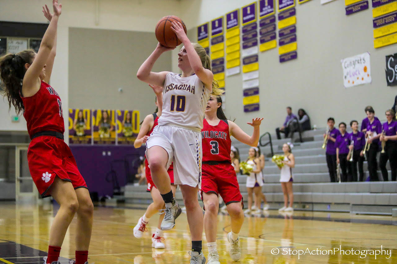 Mount Si Wildcats junior guard Carly Britton, right, tries to chase down Issaquah senior Luci Stewart, center, in a matchup between rivals on Jan. 25 in Issaquah. Issaquah defeated Mount Si 55-23. Photo courtesy of Don Borin/Stop Action Photography