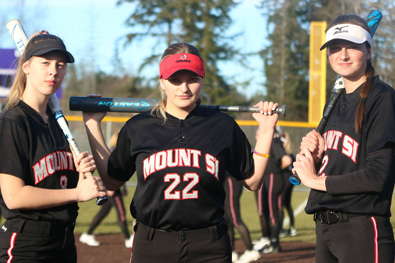 Mount Si players are ‘all in’ on the softball diamond
