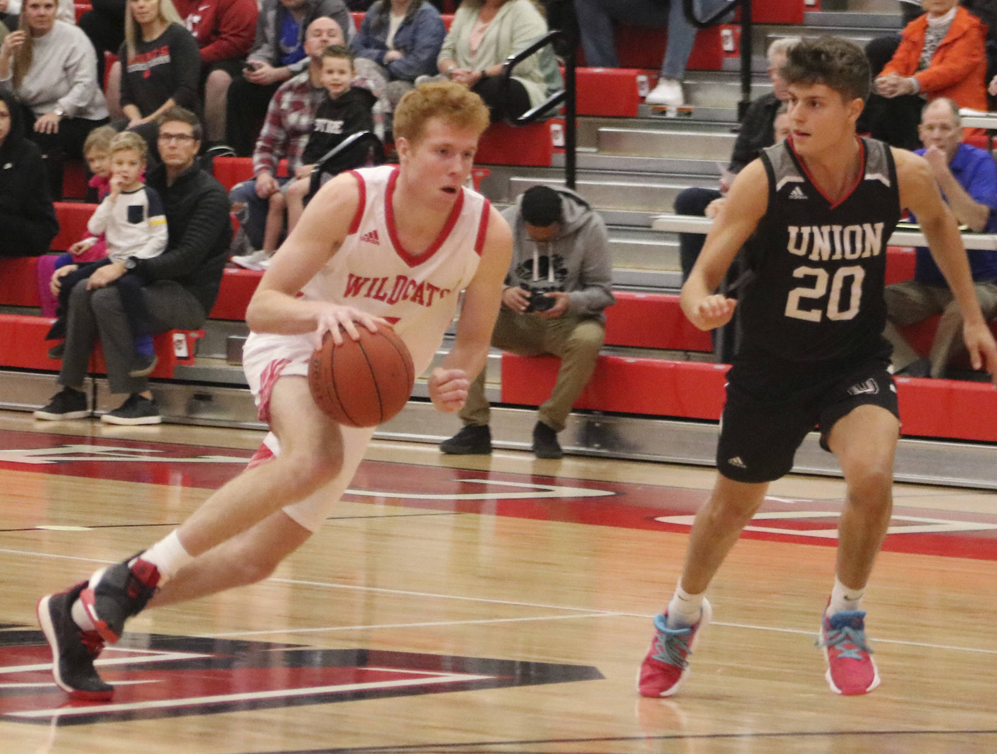 Mount Si senior guard Jabe Mullins (left) drives to the basket during the Wildcats’ 68-51 loss to Union on Dec. 14. Mullins finished with 17 points. Benjamin Olson/staff photo