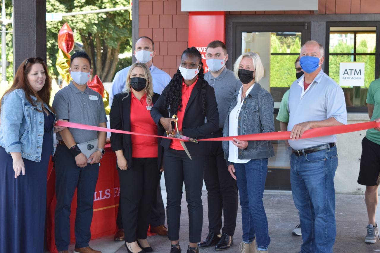 Wells Fargo opened a new bank branch July 29 at 250 Bendigo Blvd. S. in North Bend. Pictured left to right: SnoValley Chamber Executive Director Kelly Coughlin; Wells Fargo employees David Vu, Zuleyka Corro, Chris Hansen (back row), Roselyn Osuagwu and Jacob McBride; North Bend Councilmember Mary Miller and North Bend Mayor Rob McFarland. Photo by Conor Wilson/Valley Record