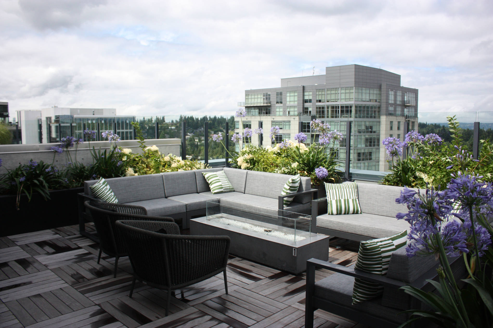 Rooftop seating and view on top of Bellevue’s 888 (photo credit: Cameron Sheppard)