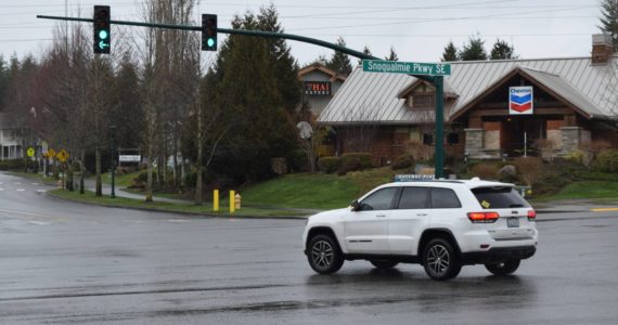 A car turns on to Snoqualmie Parkway. Photo Conor Wilson/Valley Record