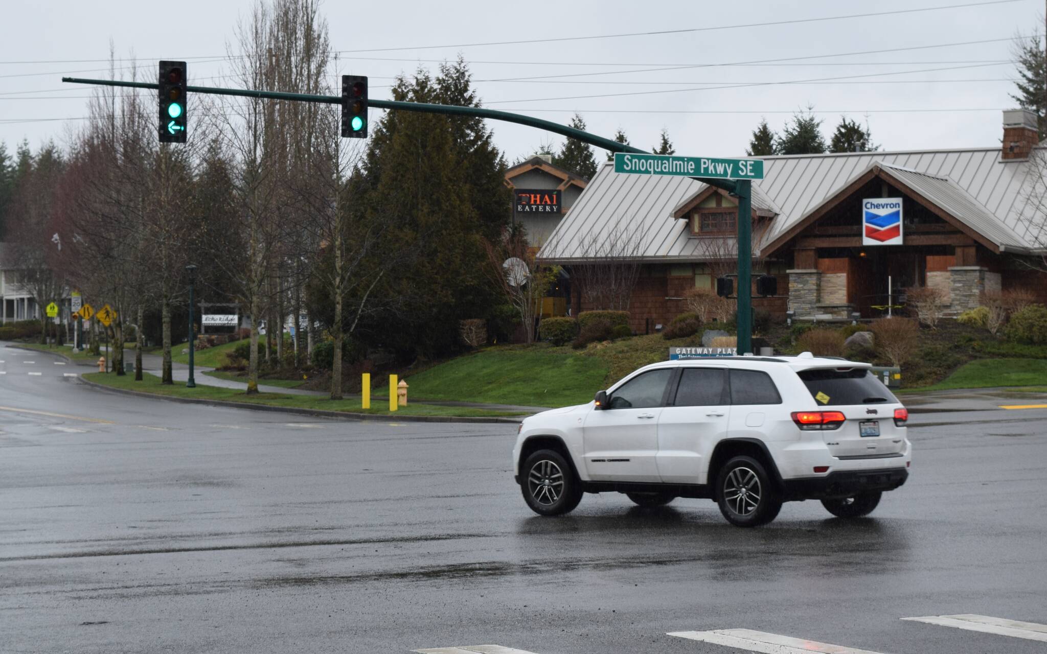 A car turns on to Snoqualmie Parkway. Photo Conor Wilson/Valley Record