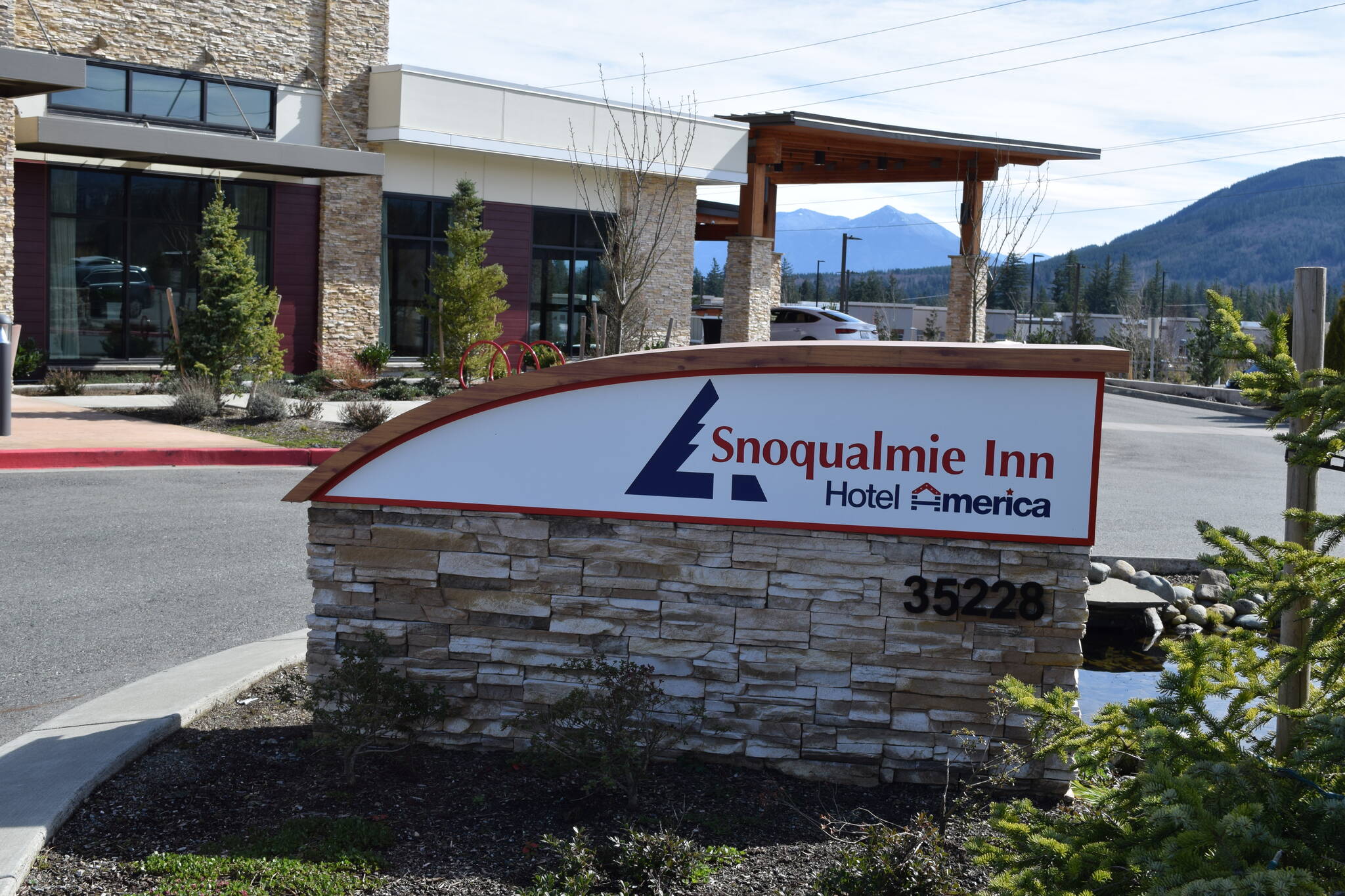 Photo Conor Wilson/Valley Record
Sign outside the Snoqualmie Inn by Hotel American.
