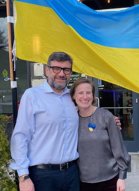 Photo by William Shaw/Valley Record
Francesco Montalto (left), owner Francesco Ristorante, with Nancy Baker, Snoqualmie resident and operations coordinator for Help Ukraine 22 - Operation Palyanytsya.