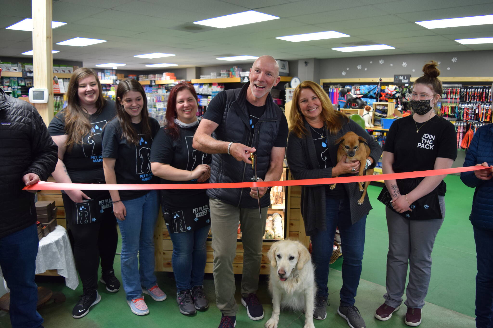 North Bend’s Pet Place Market celebrates 15years, will host sale this