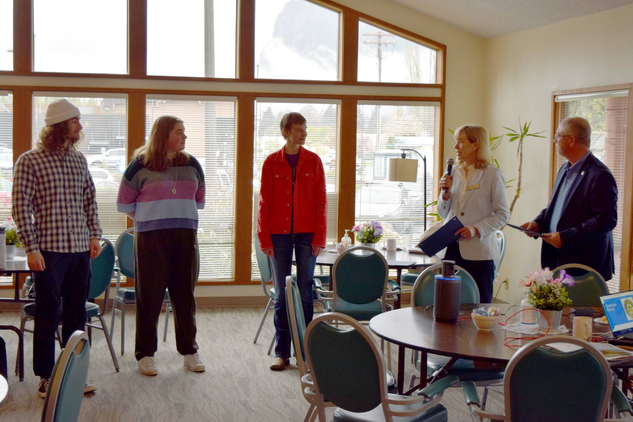 Snoqualmie Mayor Katherine Ross and North Bend Mayor Rob McFarland present certificates to Rotarys students of the quarter on April 21. From left: Dylan Schade, Isabella Mudd, Sarah Berger, Ross and McFarland. Photo Conor Wilson/Valley Record.