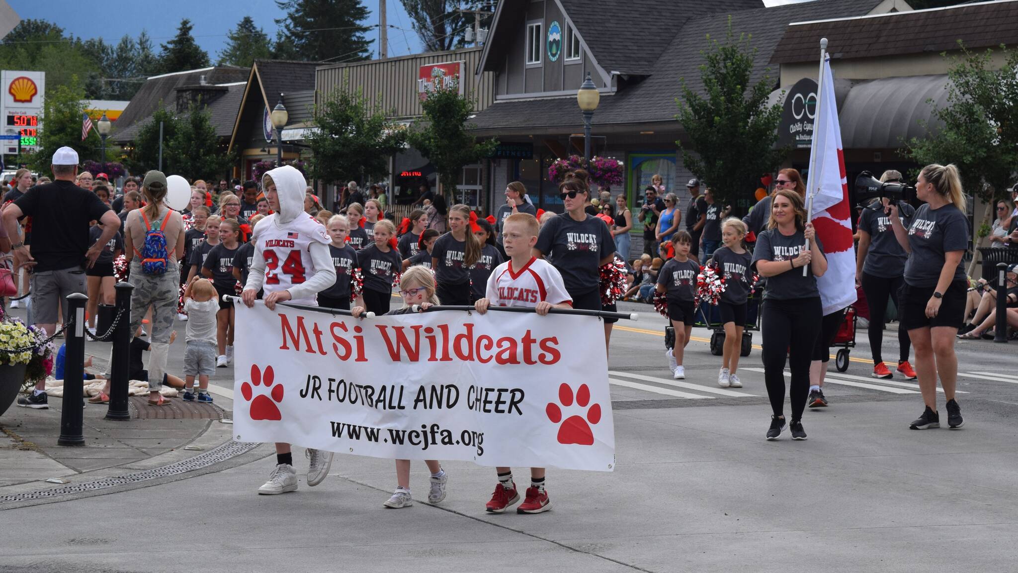 Mt. Si Junior Football and Cheer during the Festival at Mt. Si Grand Parade on Aug. 13. Photo Conor Wilson/Valley Record.