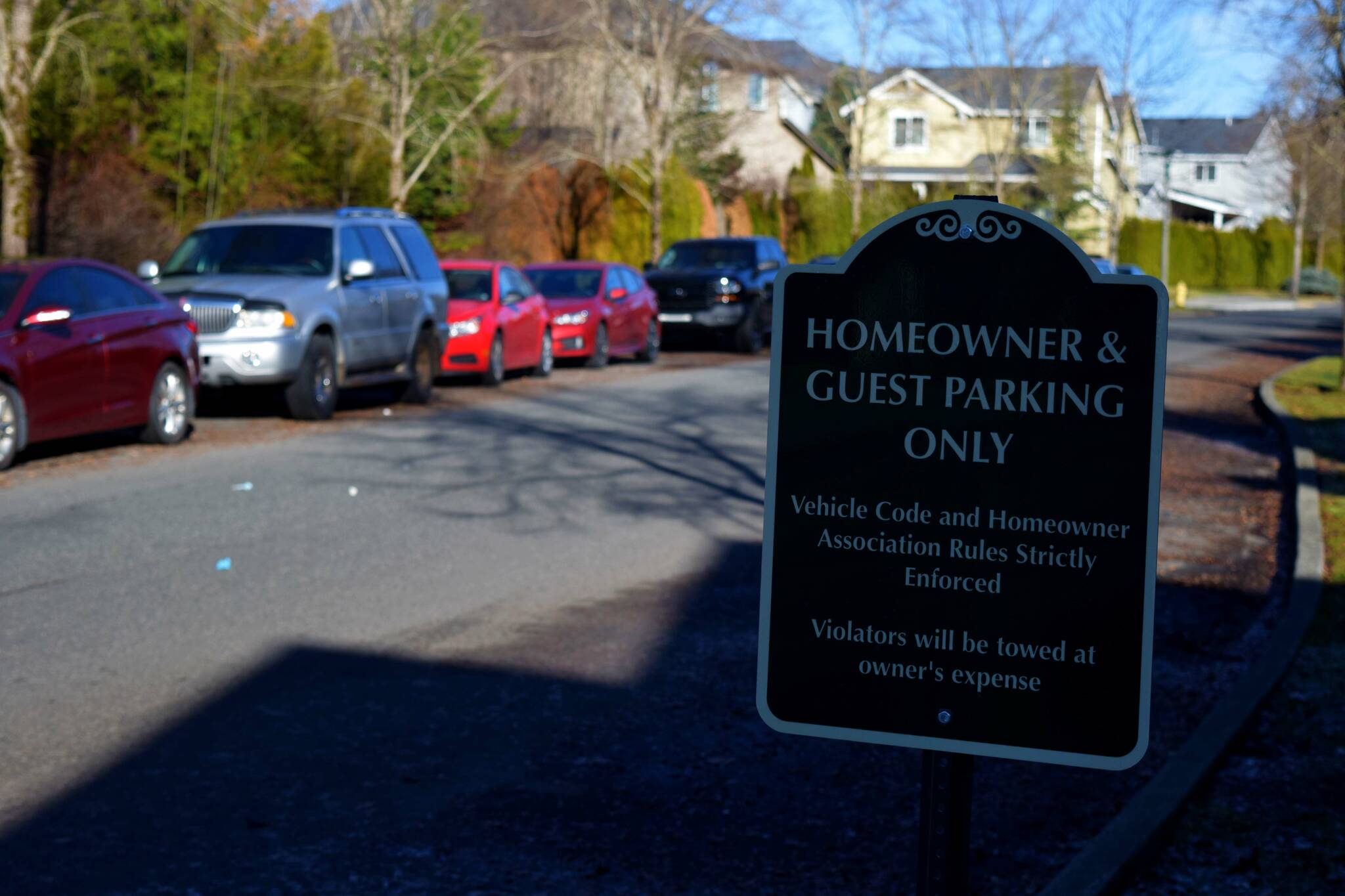 A no parking sign along Frontier Avenue in Snoqualmie Ridge. Photo by Conor Wilson/Valley Record.