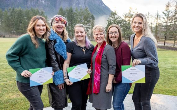 Keep It Local Snoqualmie Valley Employee of the Quarter contest winners. From Left: Crystal Werner, Tonya Guinn, Tenille Hockenbury, Sharon Hockenbury, April Littlejohn, Shelby Westerlund. Courtesy photo.