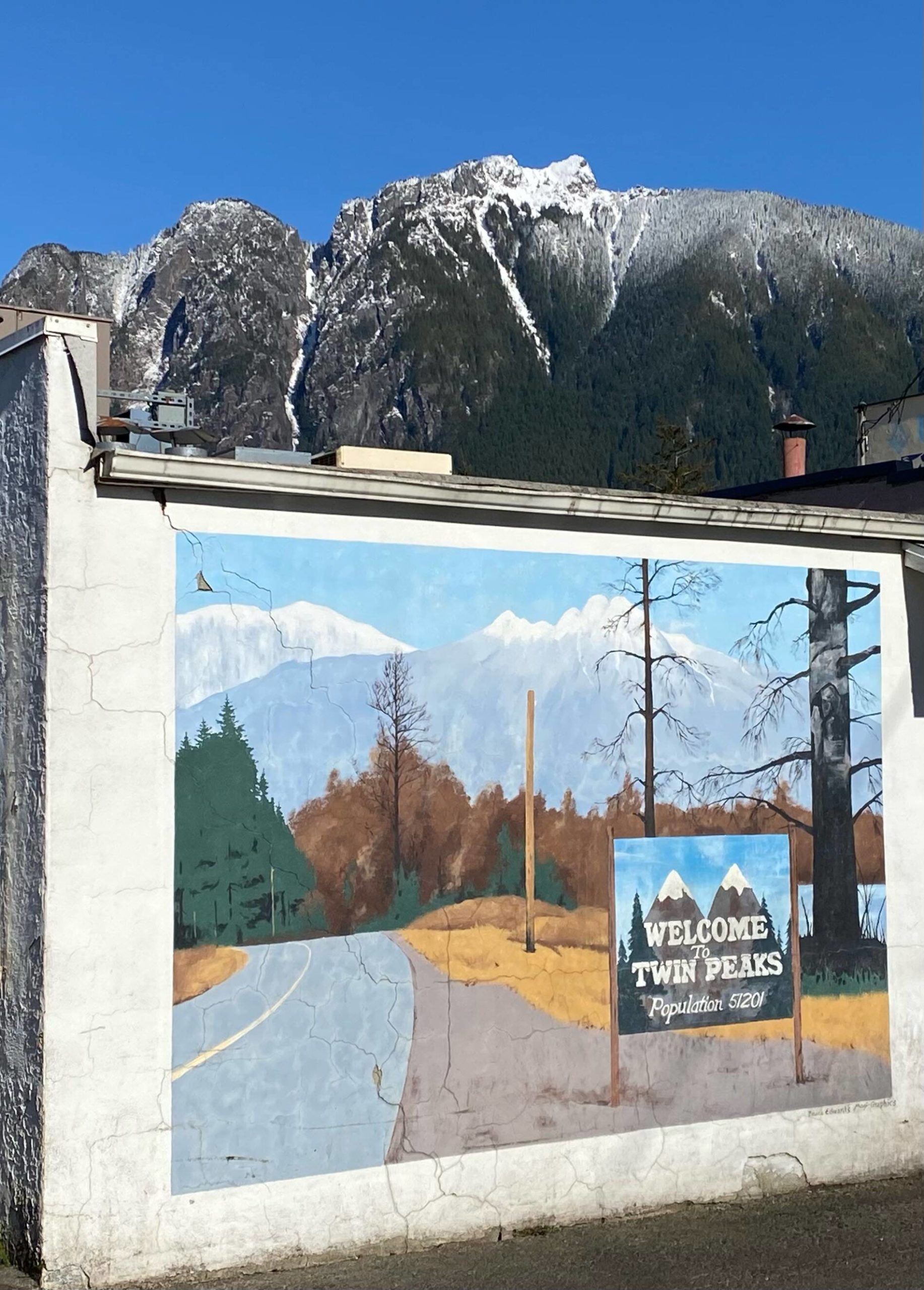 A mural on the back of Twede’s in North Bend done by Bruce Edwards of Magi-Graphics. Photo William Shaw/Valley Record.