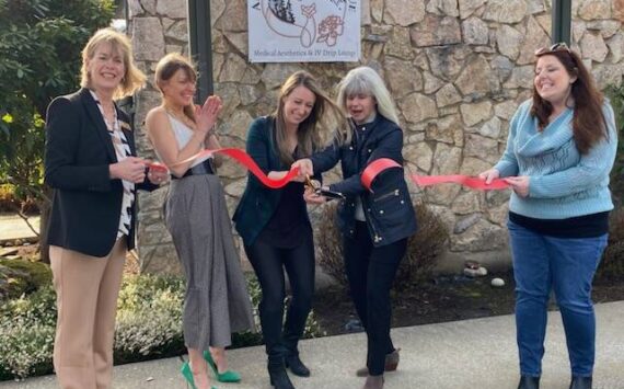 Dr. Erika Peschel (center), owner of Alpenglow Aesthetique, holds a ribbon cutting ceremony for her new business on March 16. She is joined by SnoValley Chamber CEO Kelly Coughlin (right) and Snoqualmie Mayor Katherine Ross (left). Alpenglow Aesthetique is located near Downtown Snoqualmie at 38700 Southeast River Street, Suite 300. Photo William Shaw/Valley Record.