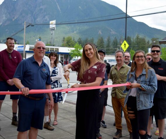 <p>Dr. Kaeli Gockel-Beckham (center) celebrates the opening of Mount Si Physical Therapy alongside North Bend Mayor Rob McFarland (left) and SnoValley Chamber Operations Manager Kimmy Carlson. Photo Conor Wilson/Valley Record.</p>