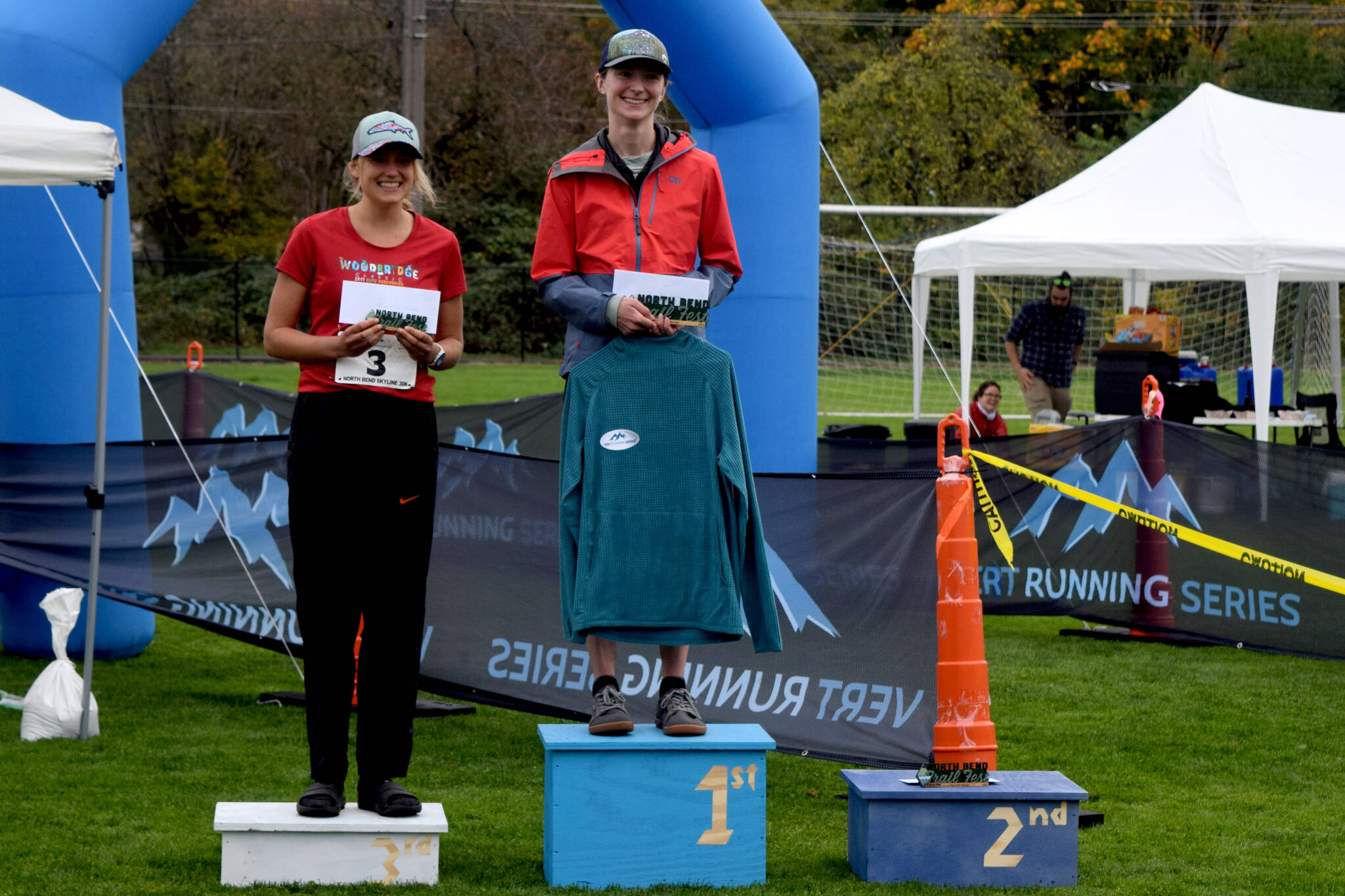 Two of the top 3 finsihers of North Bend Skyline 30k in the elite women’s divison.